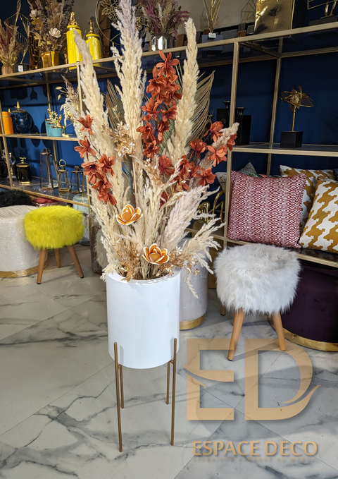 Vase avec plante sèche et artificielle